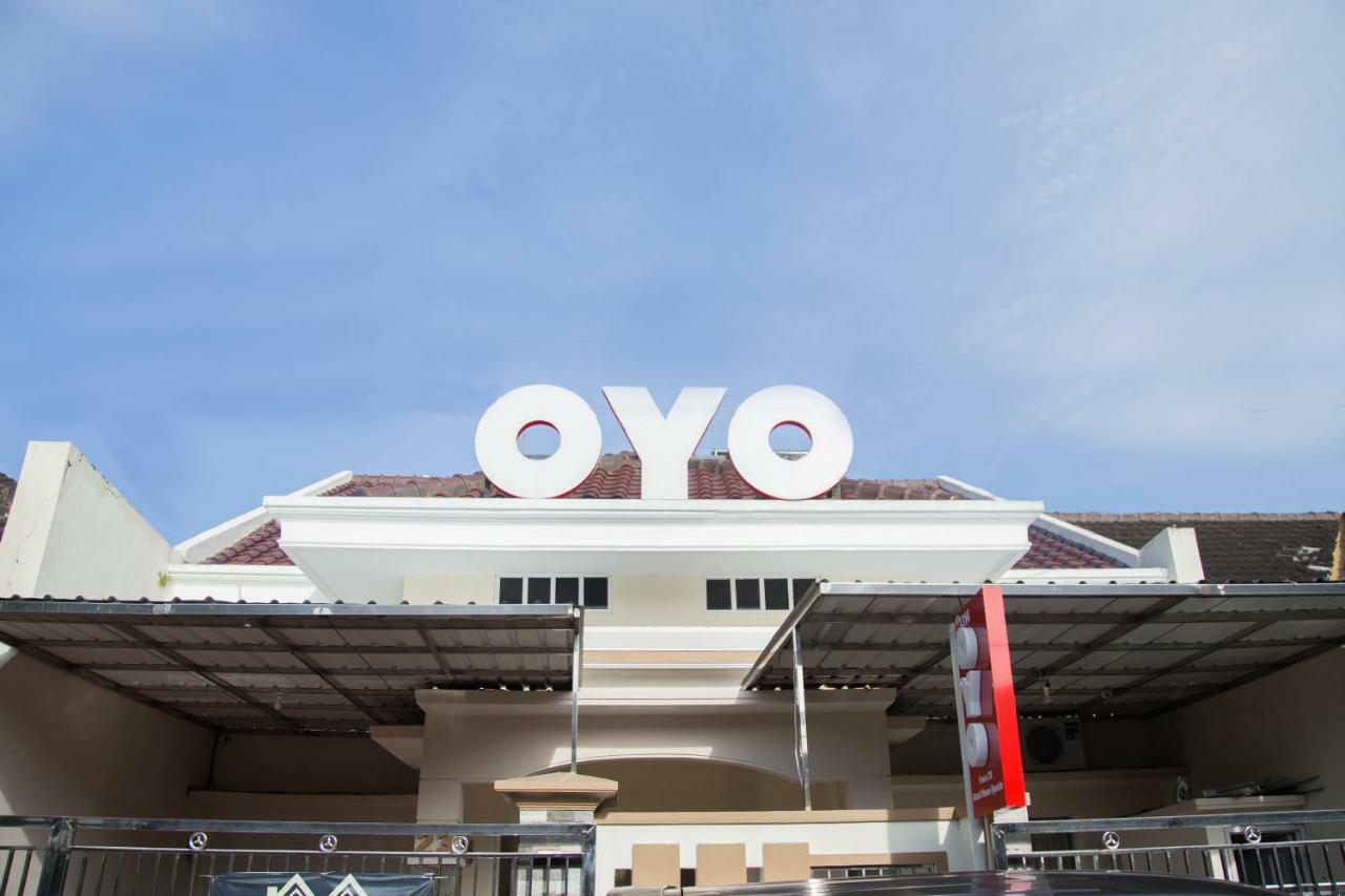 Oyo 314 Emas 23 Guest House Syariah Malang Exterior photo