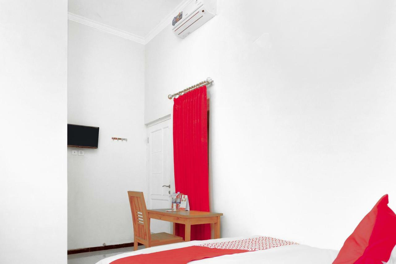Oyo 314 Emas 23 Guest House Syariah Malang Exterior photo